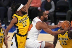 半岛体育 -黄蜂三巨头联手，状态爆棚得分突破，迎来胜利冲击季后赛！