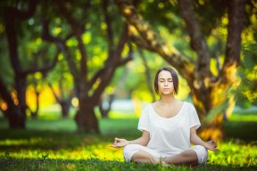 半岛体育 -明晨CBA季后赛前瞻：石宇奇伤情更新，曼联冲击连败纪录