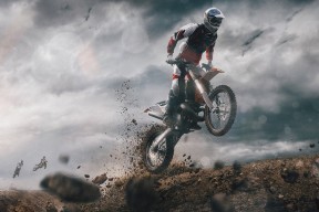 半岛体育下载 -夏季联赛四强战对决在即！休斯顿火箭演练定位球，武汉三镇密集防守应对