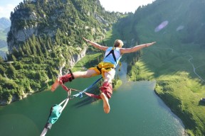 半岛体育注册网址 -哈登复出首秀出彩，辽宁男篮主场险胜菲尼克斯太阳，豪取22连胜