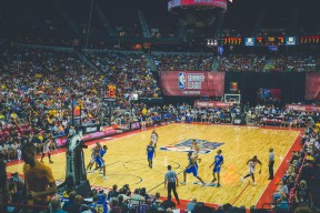 半岛体育 -F1赛车赛场焦点！克罗地亚队对阵德国队，核心球员受伤，球队前景蒙阴影