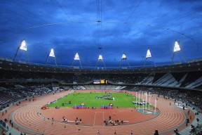 半岛体育 -篮球赛场焦点！巴西队对阵中国队，主力缺阵，替补球员挺身而出